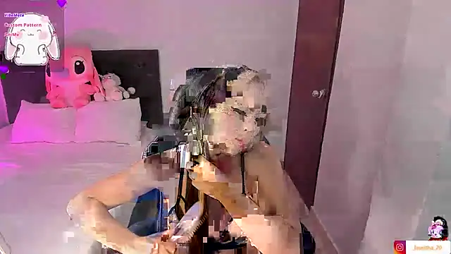 Snapshot of evelyn_23 chatting on June 25, 2026, 8:25 pm evelyn 23 online show from June 25, 2026, 8:25 pm