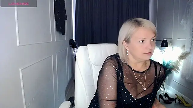 Snapshot of Juarnea chatting on June 3, 2026, 10:27 am Juarnea online show from June 3, 2026, 10:27 am