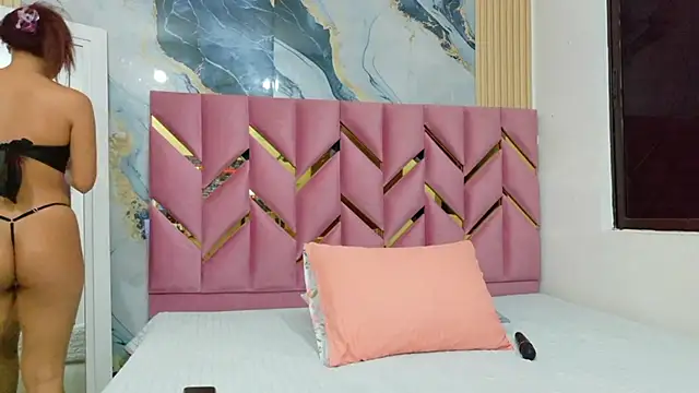 littleebonny online show from December 21, 2025, 1:02 pm