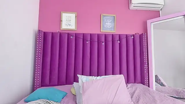 littleebonny online show from December 17, 2025, 12:43 pm