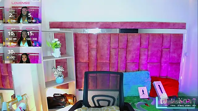 Snapshot of KayleighDreams_ chatting on June 24, 2026, 3:27 am KayleighDreams online show from June 24, 2026, 3:27 am