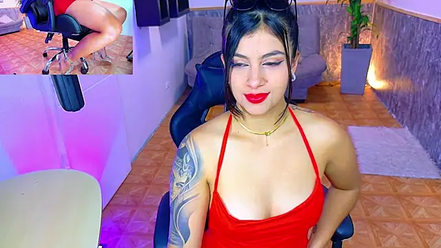 Snapshot of emily_jones_1 chatting on September 19, 2025, 12:53 pm emily jones 1 online show from September 19, 2025, 12:53 pm