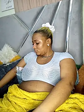 Snapshot of CocoBootyyy chatting on November 7, 2025, 3:38 pm CocoBootyyy online show from November 7, 2025, 3:38 pm