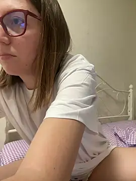 BeatriceTender online show from November 8, 2025, 12:20 pm