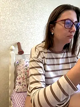 BeatriceTender online show from October 27, 2025, 9:43 am