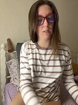 BeatriceTender online show from April 22, 2026, 6:04 pm