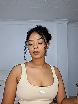 Snapshot of avellanatammy chatting on May 12, 2026, 1:46 am avellanatammy online show from May 12, 2026, 1:46 am