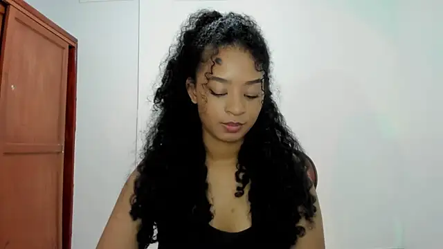 Snapshot of avellanatammy chatting on October 25, 2025, 12:43 am avellanatammy online show from October 25, 2025, 12:43 am