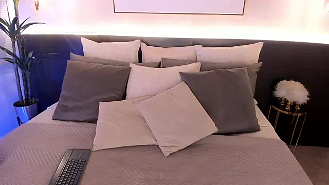 Snapshot of AgattaDuque chatting on June 17, 2026, 7:57 pm AgattaDuque online show from June 17, 2026, 7:57 pm