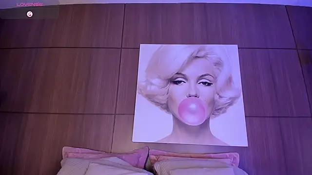 Snapshot of AgattaDuque chatting on December 2, 2025, 11:39 pm AgattaDuque online show from December 2, 2025, 11:39 pm