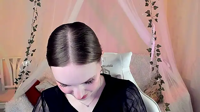 Snapshot of MishkaMe chatting on October 26, 2025, 3:23 pm MishkaMe online show from October 26, 2025, 3:23 pm