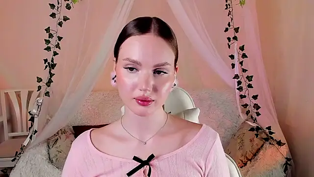 Snapshot of MishkaMe chatting on November 16, 2025, 2:33 pm MishkaMe online show from November 16, 2025, 2:33 pm