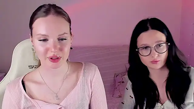 Snapshot of MishkaMe chatting on February 11, 2026, 5:24 pm MishkaMe online show from February 11, 2026, 5:24 pm