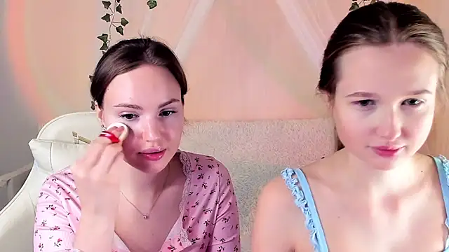 Snapshot of MishkaMe chatting on October 16, 2025, 10:34 am MishkaMe online show from October 16, 2025, 10:34 am