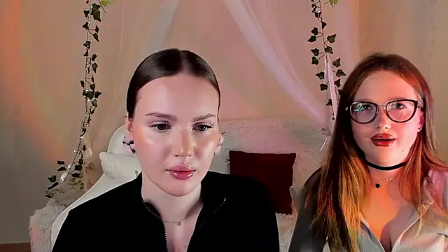 Snapshot of MishkaMe chatting on November 13, 2025, 6:39 am MishkaMe online show from November 13, 2025, 6:39 am