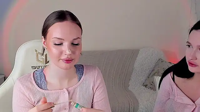 Snapshot of MishkaMe chatting on February 6, 2026, 11:06 am MishkaMe online show from February 6, 2026, 11:06 am