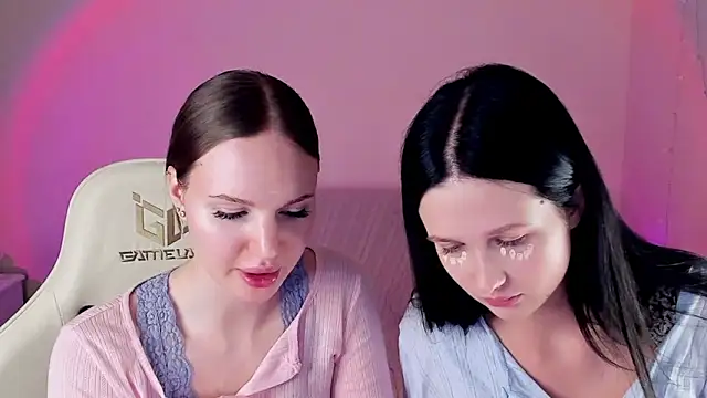 Snapshot of MishkaMe chatting on February 9, 2026, 3:54 pm MishkaMe online show from February 9, 2026, 3:54 pm