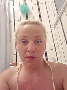 Snapshot of TiaDunn chatting on November 7, 2025, 8:30 am TiaDunn online show from November 7, 2025, 8:30 am