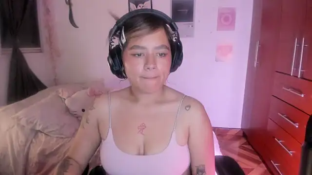 Snapshot of StephaniFox chatting on March 8, 2026, 2:04 am StephaniFox online show from March 8, 2026, 2:04 am