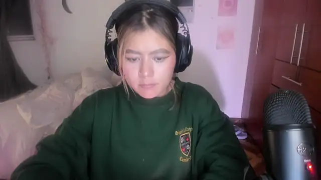 Snapshot of StephaniFox chatting on March 9, 2026, 5:11 am StephaniFox online show from March 9, 2026, 5:11 am