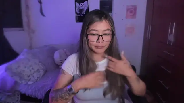 Snapshot of StephaniFox chatting on March 19, 2026, 2:33 am StephaniFox online show from March 19, 2026, 2:33 am