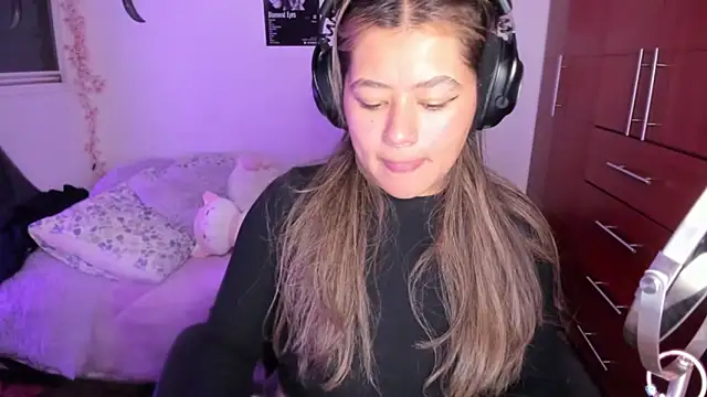 Snapshot of StephaniFox chatting on March 16, 2026, 11:29 pm StephaniFox online show from March 16, 2026, 11:29 pm