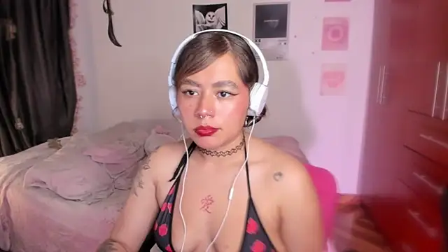 Snapshot of StephaniFox chatting on February 10, 2026, 11:48 pm StephaniFox online show from February 10, 2026, 11:48 pm