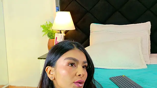 Snapshot of Holly_Brensonexx_ chatting on October 16, 2025, 1:19 pm Holly Brensonexx online show from October 16, 2025, 1:19 pm