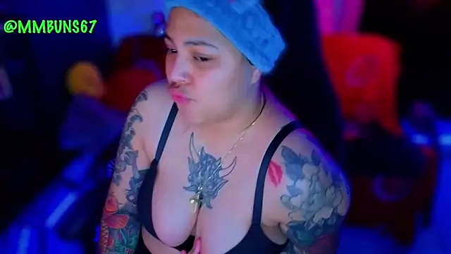 Snapshot of miacanela_xo chatting on October 16, 2025, 12:08 am miacanela xo online show from October 16, 2025, 12:08 am