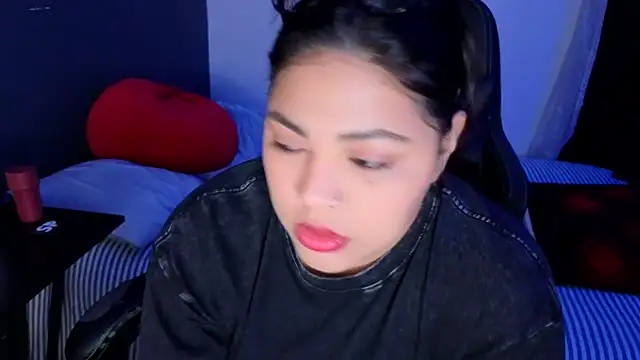 Snapshot of miacanela_xo chatting on March 16, 2026, 11:40 pm miacanela xo online show from March 16, 2026, 11:40 pm