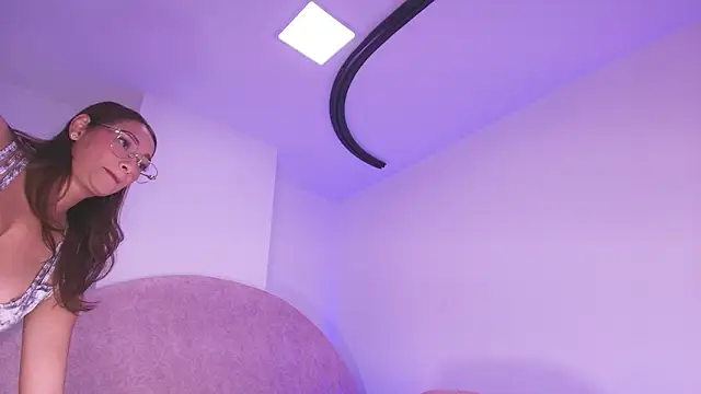 Snapshot of vale_ross_ chatting on March 12, 2026, 3:12 am vale ross online show from March 12, 2026, 3:12 am