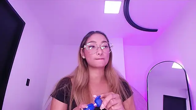 Snapshot of vale_ross_ chatting on December 16, 2025, 3:11 am vale ross online show from December 16, 2025, 3:11 am