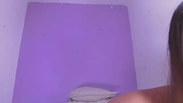 Snapshot of vale_ross_ chatting on November 28, 2025, 3:07 am vale ross online show from November 28, 2025, 3:07 am