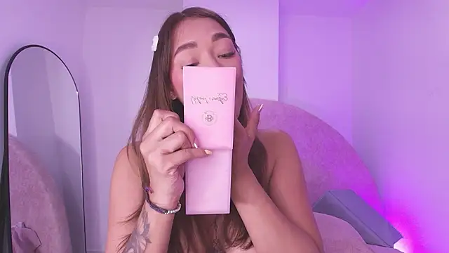 Snapshot of vale_ross_ chatting on February 23, 2026, 3:08 am vale ross online show from February 23, 2026, 3:08 am