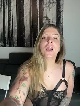 Snapshot of LiliMorganxxx chatting on April 23, 2026, 10:44 pm LiliMorganxxx online show from April 23, 2026, 10:44 pm