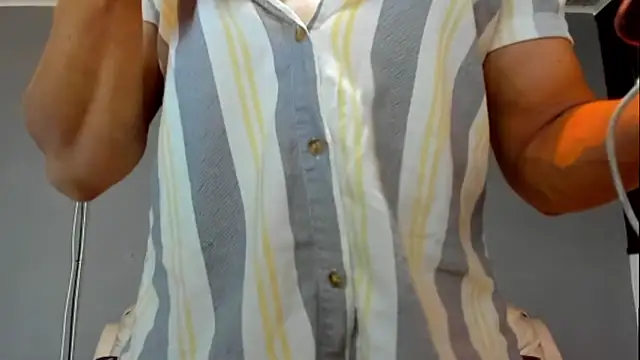 Snapshot of derekk_frostt chatting on March 19, 2025, 1:40 pm derekk frostt online show from March 19, 2025, 1:40 pm