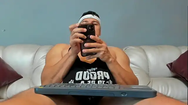 Snapshot of derekk_frostt chatting on September 8, 2025, 3:00 pm derekk frostt online show from September 8, 2025, 3:00 pm