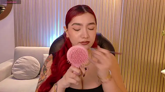 Snapshot of ViolettCastel chatting on November 4, 2025, 7:28 pm ViolettCastel online show from November 4, 2025, 7:28 pm