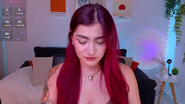 Snapshot of ViolettCastel chatting on July 5, 2026, 12:37 am ViolettCastel online show from July 5, 2026, 12:37 am