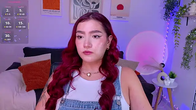 Snapshot of ViolettCastel chatting on July 10, 2026, 10:54 pm ViolettCastel online show from July 10, 2026, 10:54 pm