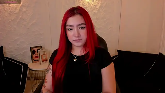 Snapshot of ViolettCastel chatting on October 15, 2025, 7:00 pm ViolettCastel online show from October 15, 2025, 7:00 pm