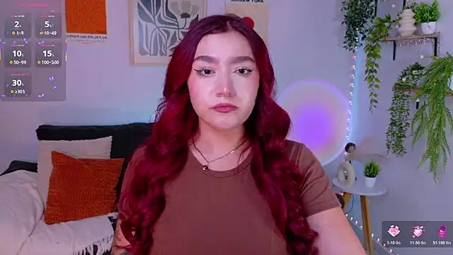 Snapshot of ViolettCastel chatting on June 4, 2026, 10:14 pm ViolettCastel online show from June 4, 2026, 10:14 pm