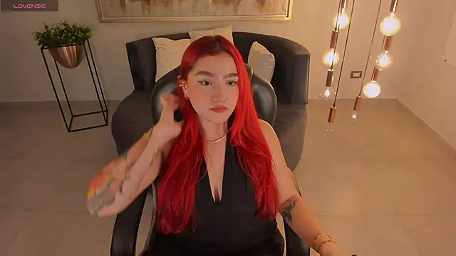 Snapshot of ViolettCastel chatting on October 19, 2025, 6:21 pm ViolettCastel online show from October 19, 2025, 6:21 pm