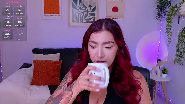 Snapshot of ViolettCastel chatting on June 15, 2026, 8:19 pm ViolettCastel online show from June 15, 2026, 8:19 pm