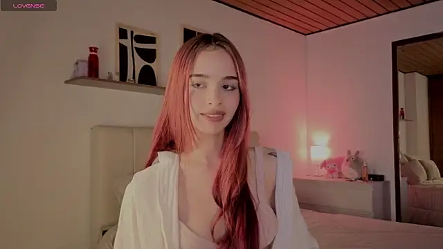 Snapshot of Roxxy_mora chatting on November 27, 2025, 10:10 pm Roxxy mora online show from November 27, 2025, 10:10 pm