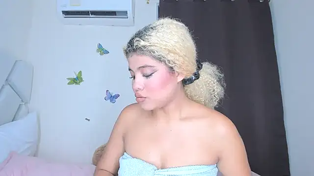 sofiacastillo01 online show from February 28, 2026, 2:00 am