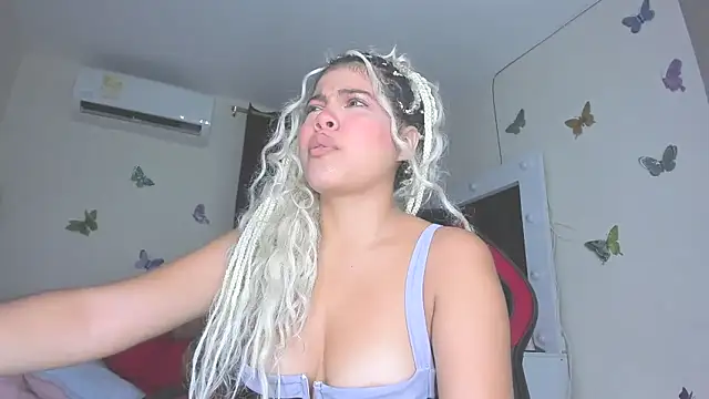 sofiacastillo01 online show from October 14, 2025, 3:23 pm