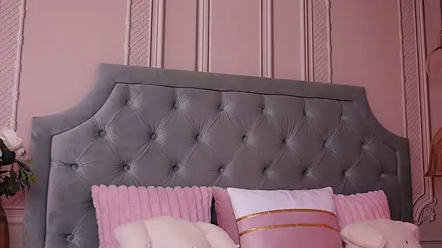 Snapshot of LucyAddison chatting on October 27, 2025, 4:24 am LucyAddison online show from October 27, 2025, 4:24 am