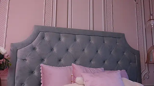 Snapshot of LucyAddison chatting on October 30, 2025, 4:22 am LucyAddison online show from October 30, 2025, 4:22 am