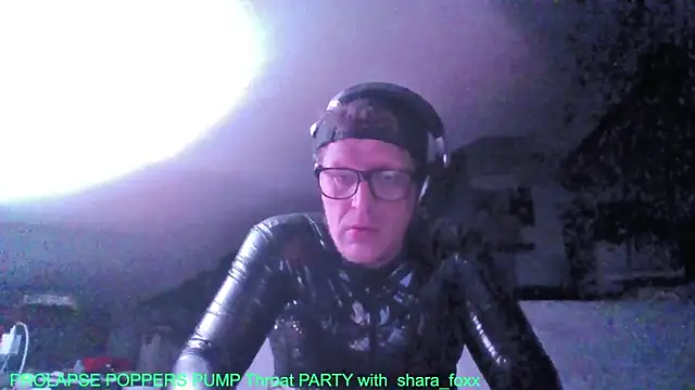 Snapshot of Bigthroaterboy chatting on October 29, 2025, 9:25 pm Bigthroaterboy online show from October 29, 2025, 9:25 pm